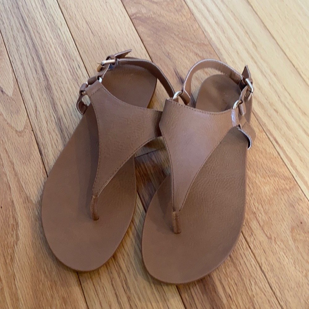 👚 4/$25 Women’s size 8 Joe Fresh Tan sandals